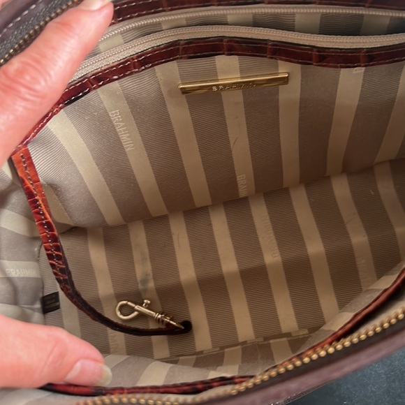 Brahmin shoulder bag used but in perfect shape just a slight blue stain inside - Picture 7 of 8